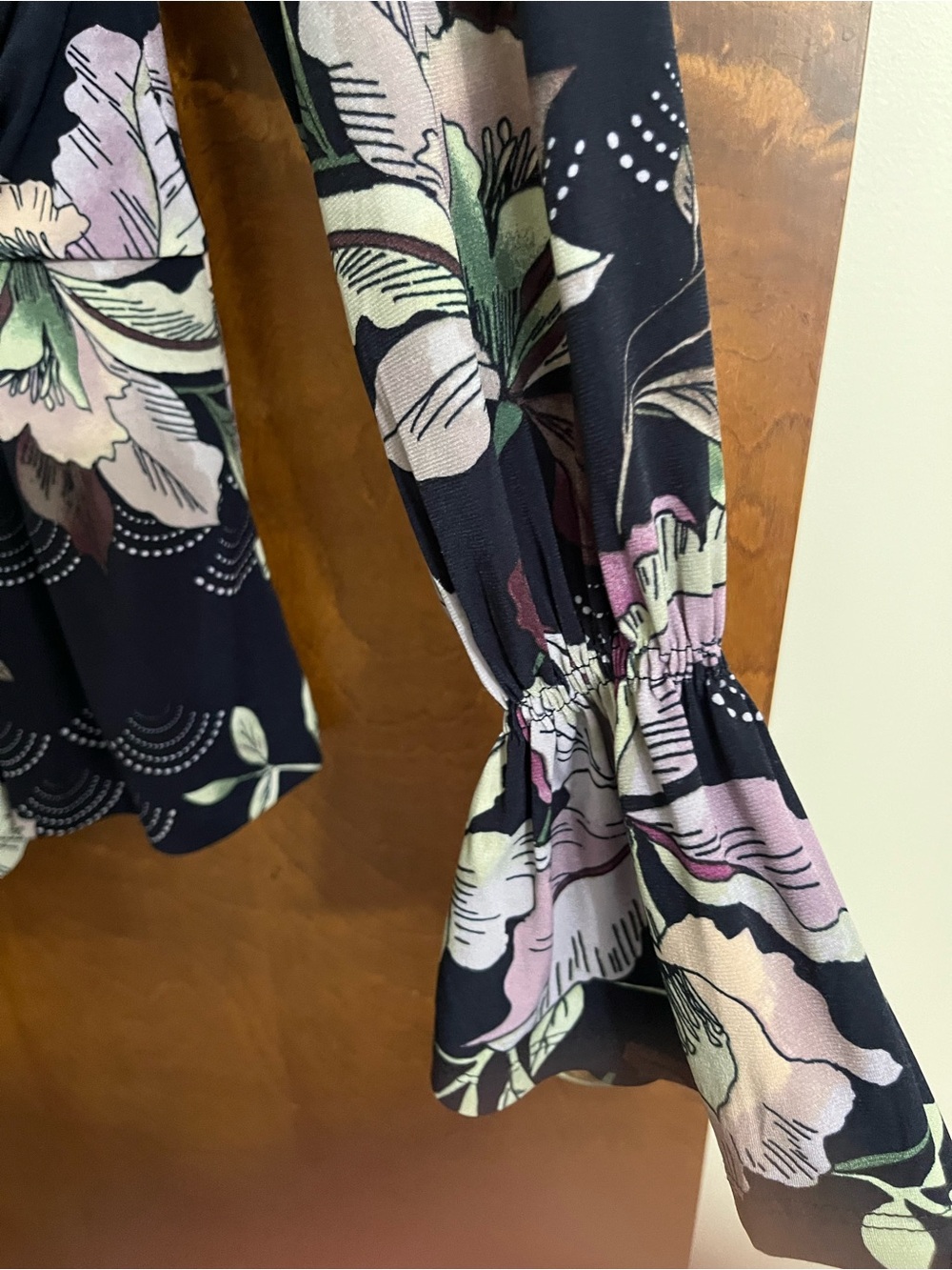 ELLEN TRACY NWOT Size Large Navy Blue Floral Long Sleeve Blouse New Condition - Picture 3 of 8